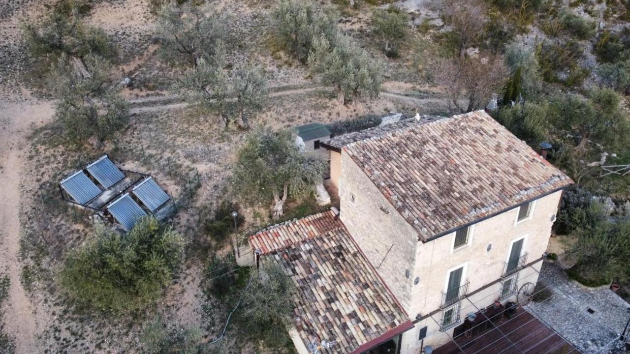 Hotel Al Casolare Ofena Esterno foto