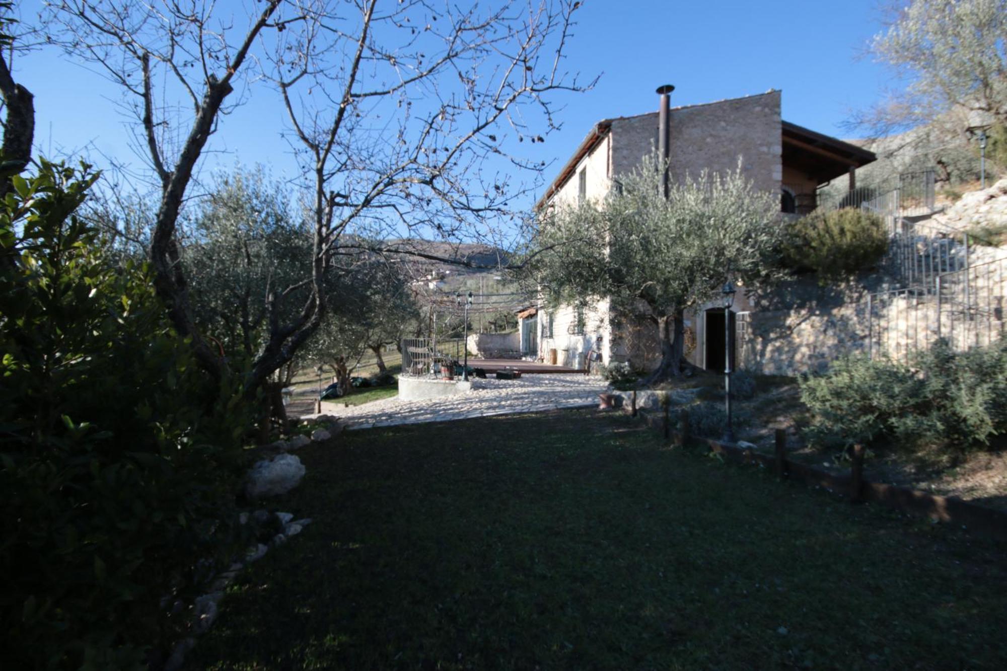 Hotel Al Casolare Ofena Esterno foto
