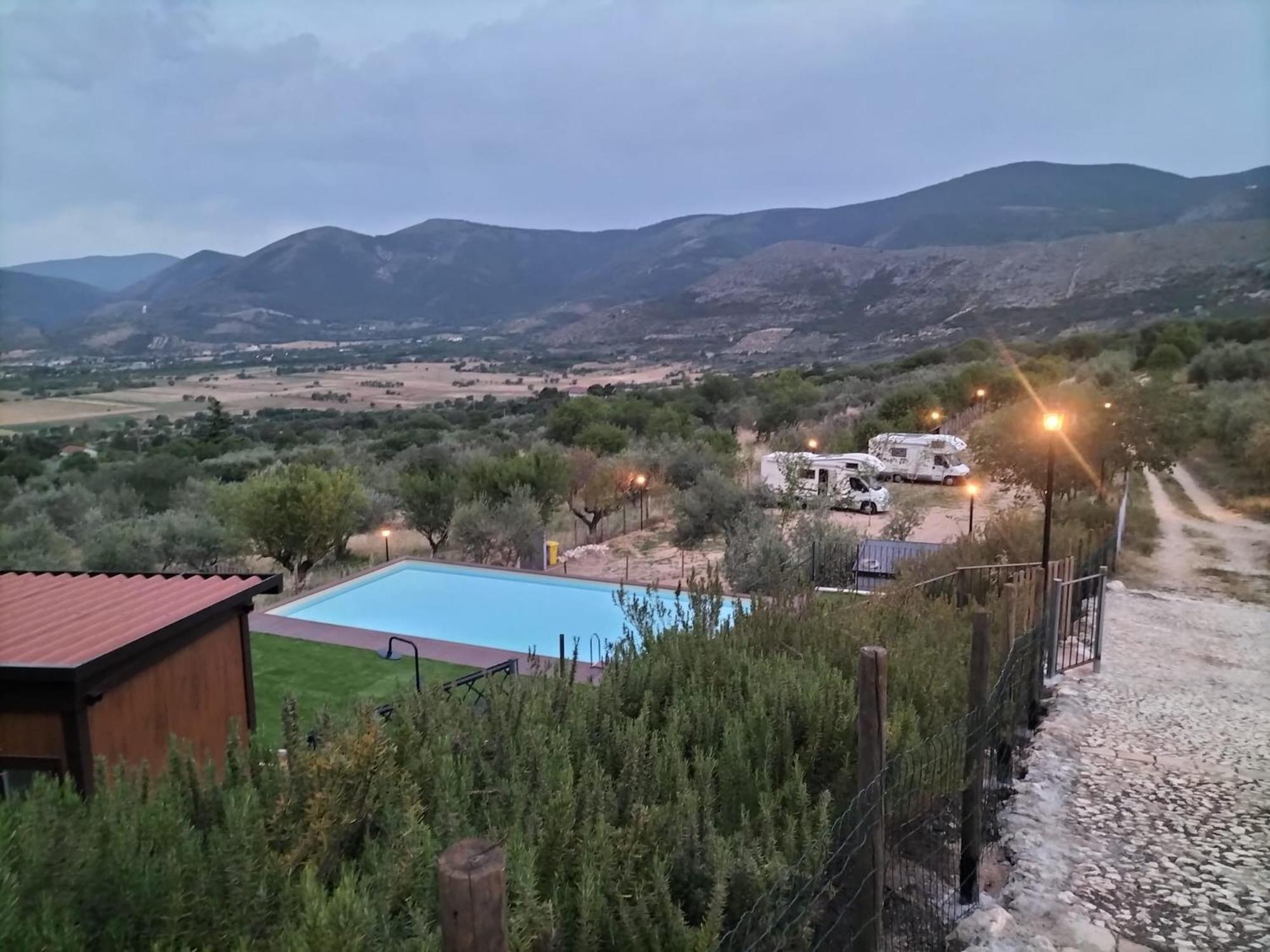 Hotel Al Casolare Ofena Esterno foto