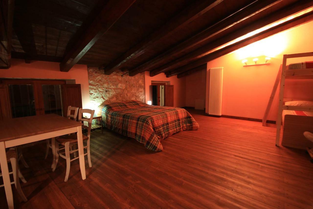 Hotel Al Casolare Ofena Esterno foto