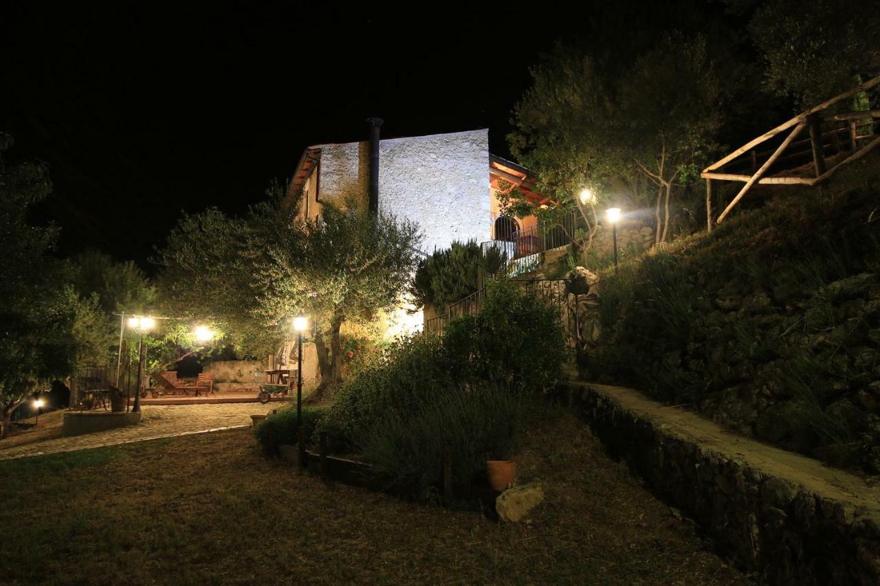 Hotel Al Casolare Ofena Esterno foto
